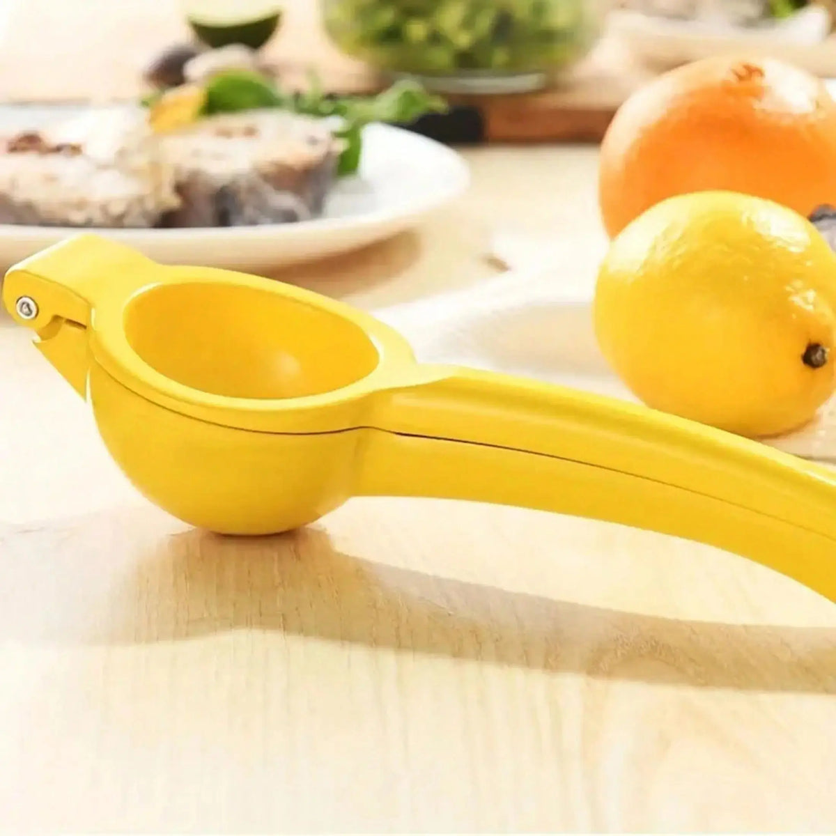 Home Manual Lemon Squeezer Aluminum Alloy Hand Pressed Orange Fruit Juicer